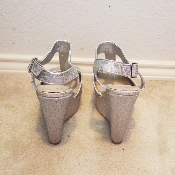 Shoes - Picture 4 of 4